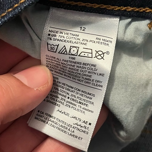 Old Navy Slim Midi Dark Wash Cuffed Shorts - Picture 4 of 5